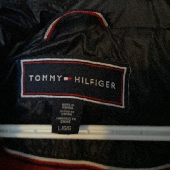 Tommy Hilfigher navy blue puffer jacket - Picture 2 of 7